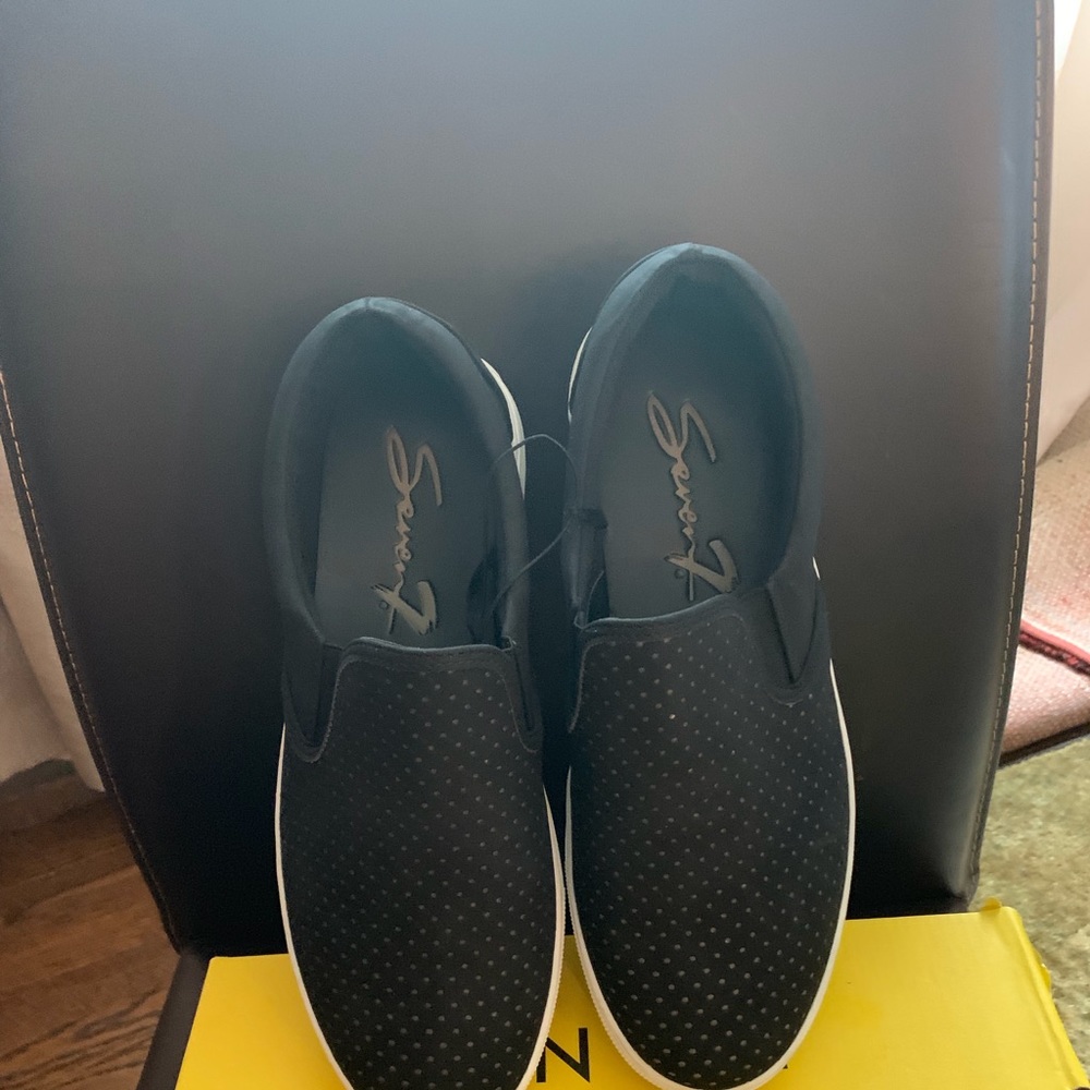 Gemini by Seven7 Black slip-ons new with box. - Picture 3 of 4